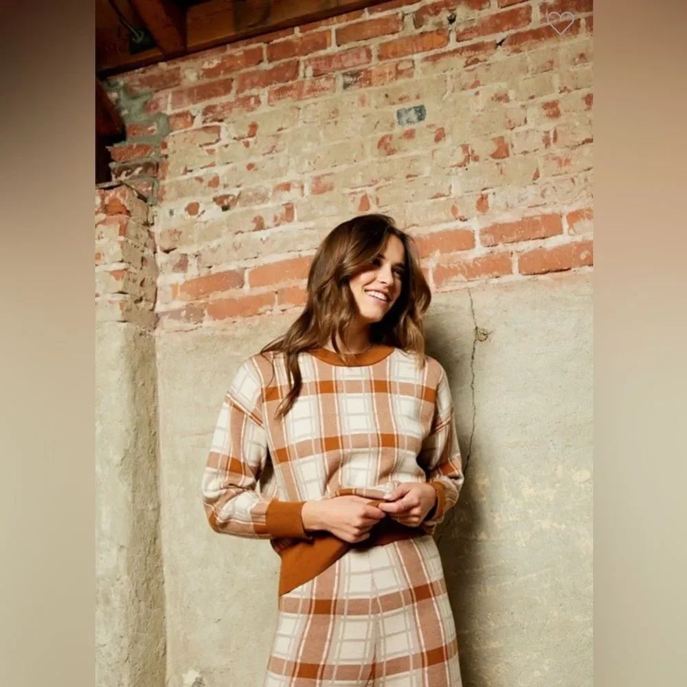 014. SOFT PLAID SWEATER - Picture 3 of 9